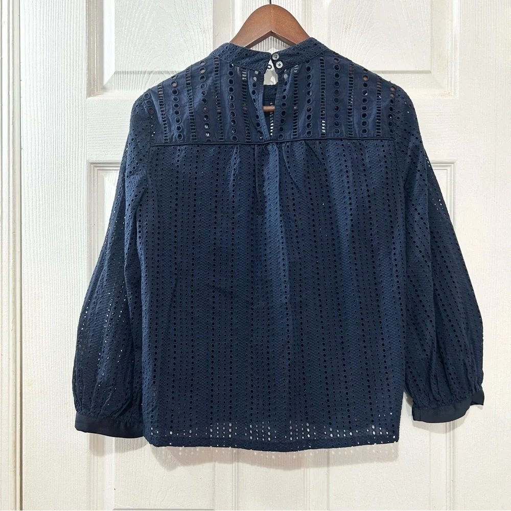 Banana Republic Women's Navy Eyelet Mock Neck Shirt Blouse. Size Small
